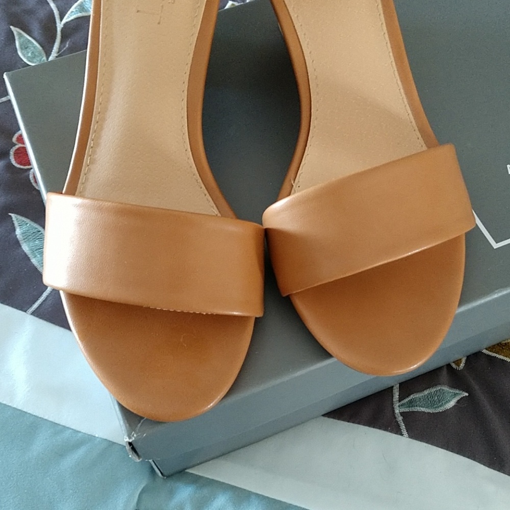 Loft Sandals - Picture 8 of 8